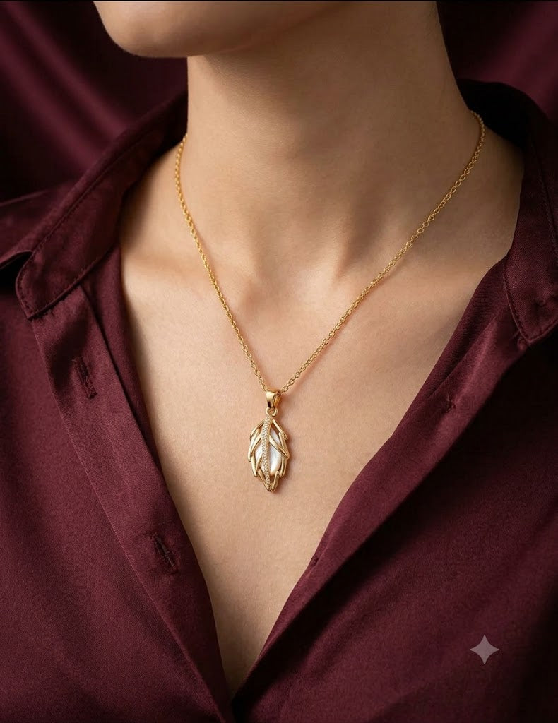 Opal Pendent in Rope Chain
