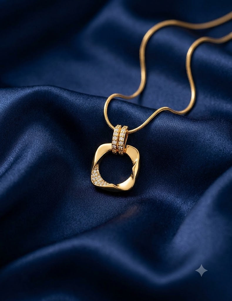 Squircle Pendant in Satellite Chain