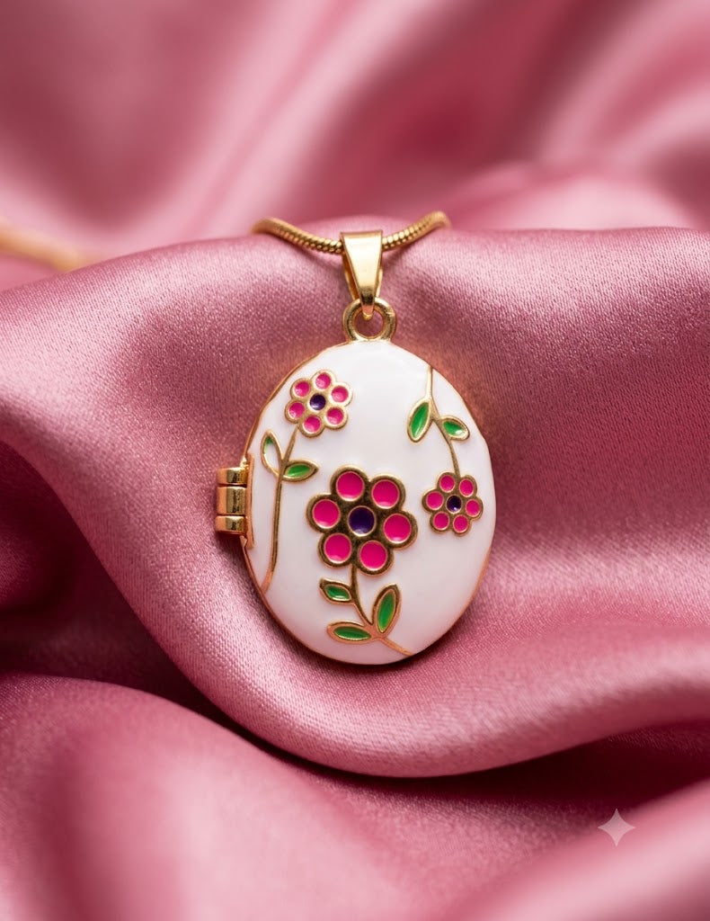 Memoir Charm in Box Chain